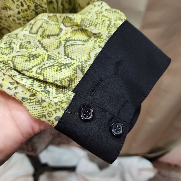 BCBGMAXAZRIA Snakeskin Silk Pullover Blouse Size Large - Picture 7 of 8